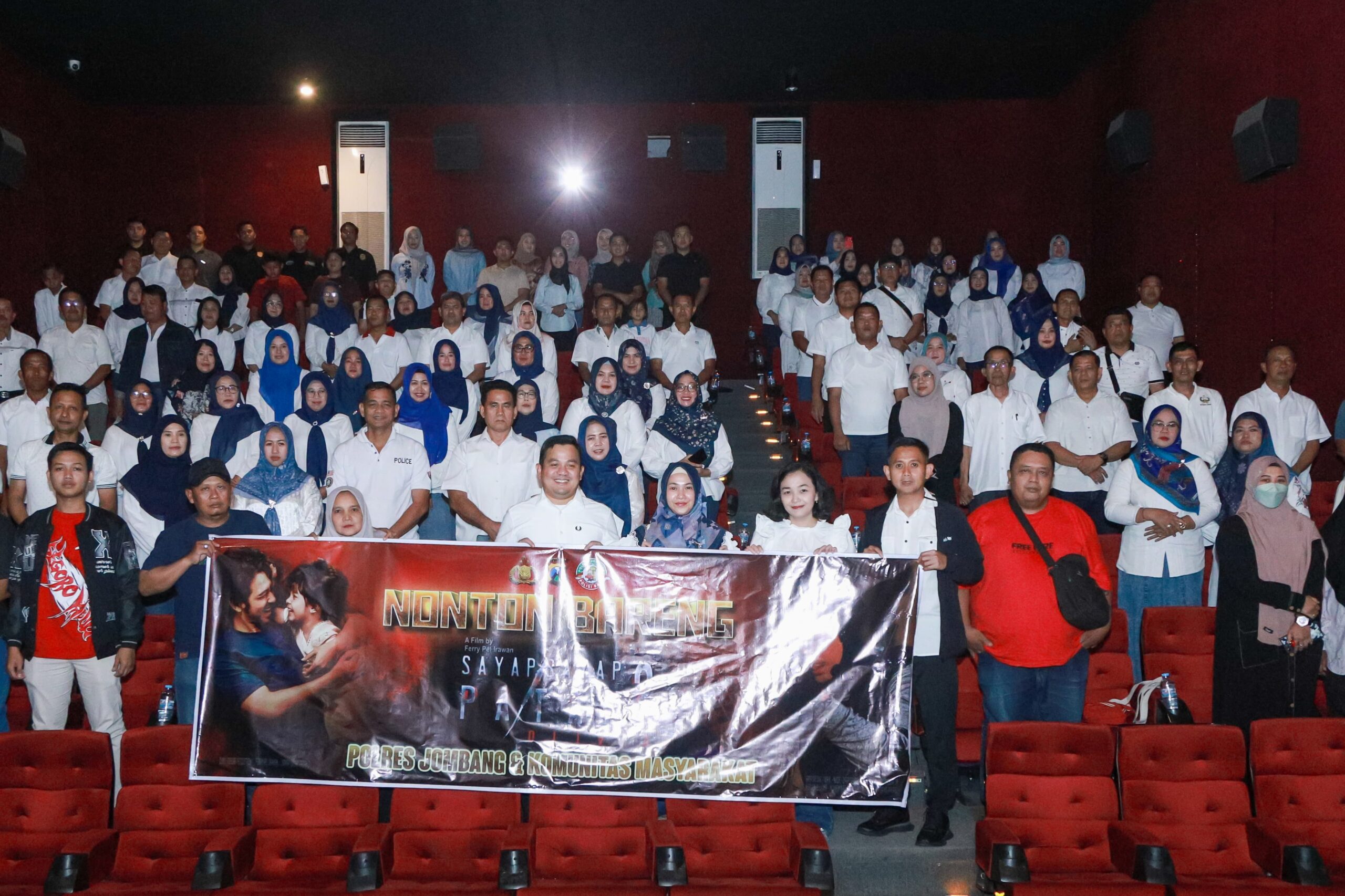 Kapolres Jombang Nobar Film Sayap-Sayap Patah 2 dengan Perwakilan Wartawan, Netizen dan Organisasi Mahasiswa Ekstra Kampus