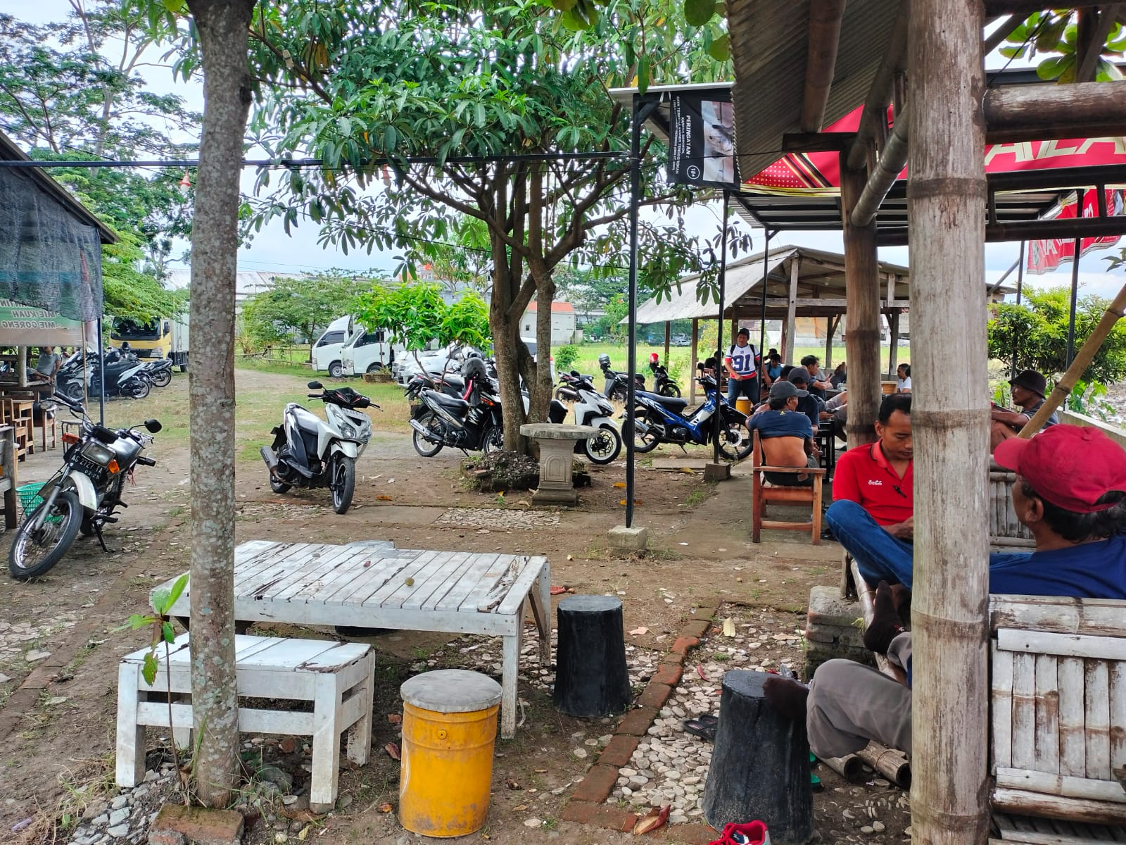 Esis Kopi Sawah, Tempat Strategis Ngopi Santai Tenang Dan Damai