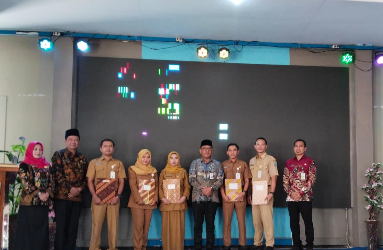 Eko Redjo Serahkan SPMT 389 PPPK Paruh Waktu Jombang, Tekankan Integritas dan Digitalisasi